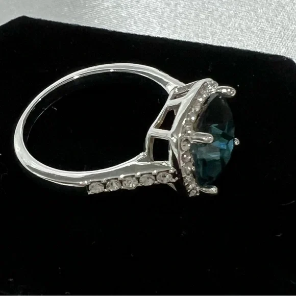 SWAROVSKI ELEMENTS AQUAMARINE & CLEAR CRYSTAL Silver Women's Ring sz 9 - Picture 4 of 11